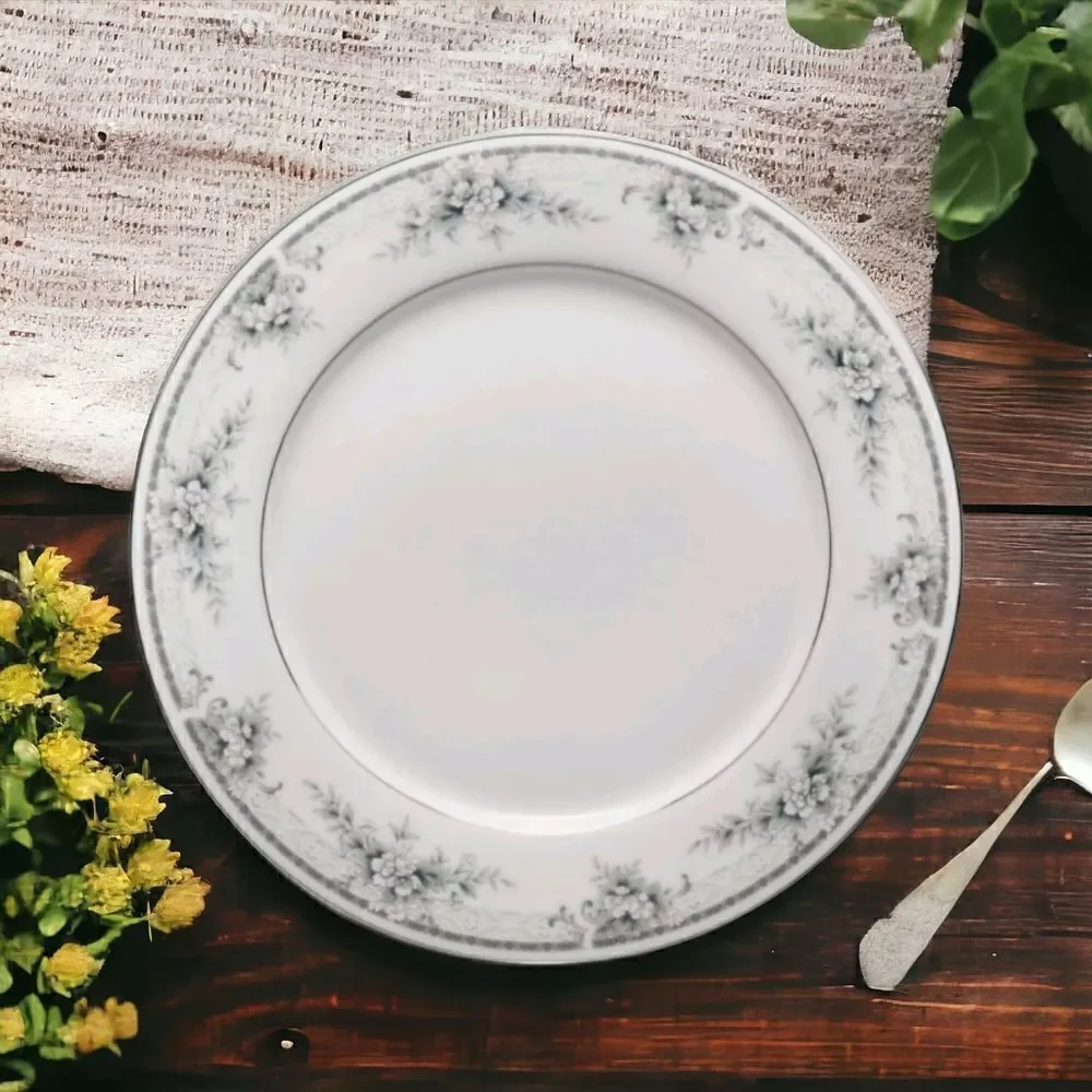 Noritake Sweet Leilani‎ Dinner Plate Platinum Trimmed 10.5